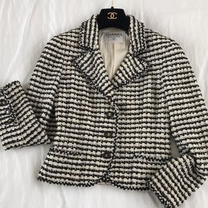 Vintage CHANEL Boucle Tweed Jacket 97P 36 34